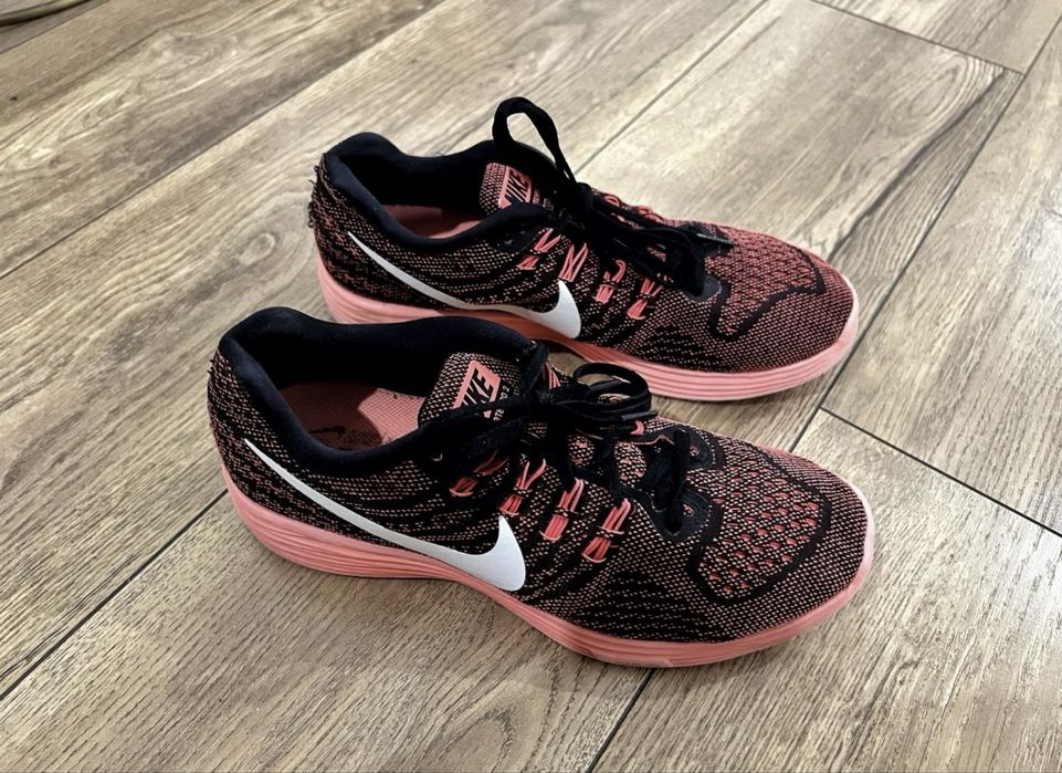 Nike оригинал женские кроссовки 39