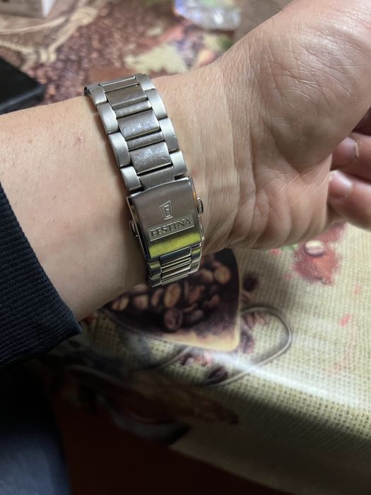 Продавам часовник  Festina