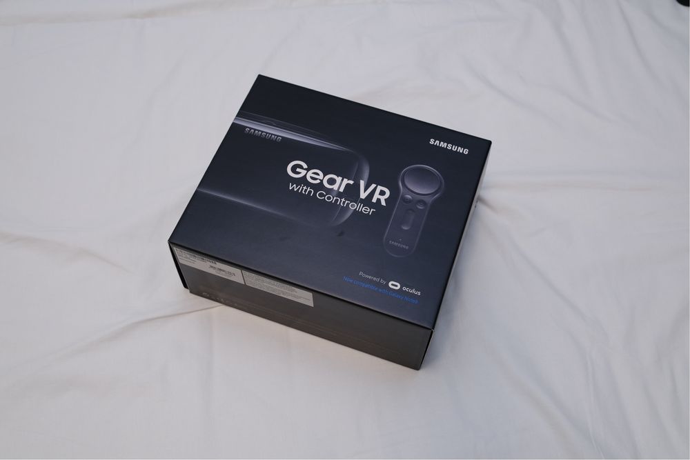 Samsung Gear VR vith controler