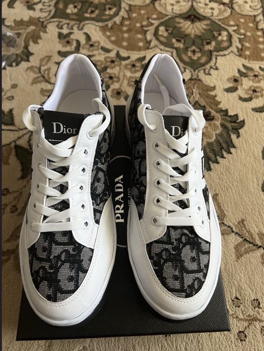 Новый кроссовки Dior за 22000 тг.