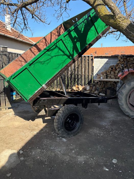 Vand remorca basculabila