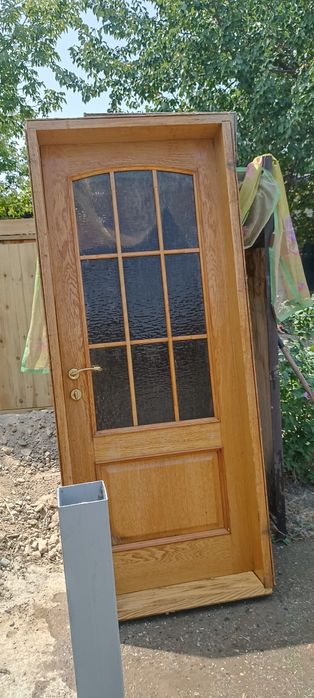 Продается дверь с коробкой