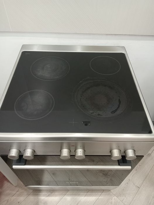 Продам эл плиту бош