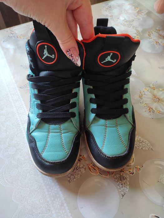 Кроссовки 37р в хорошем состоянии