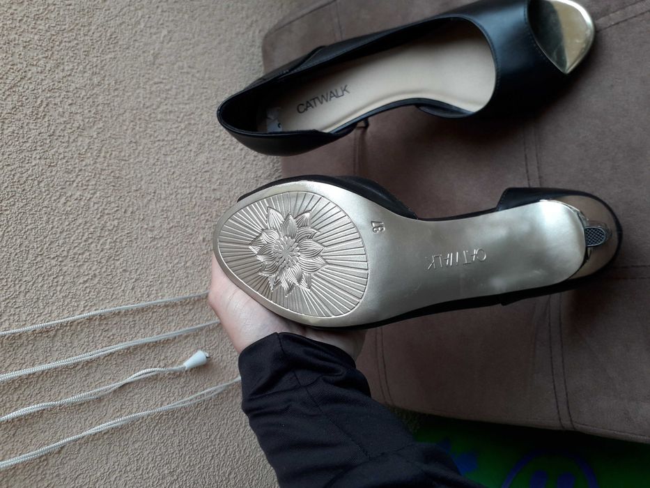 Дамски обувки с висок ток