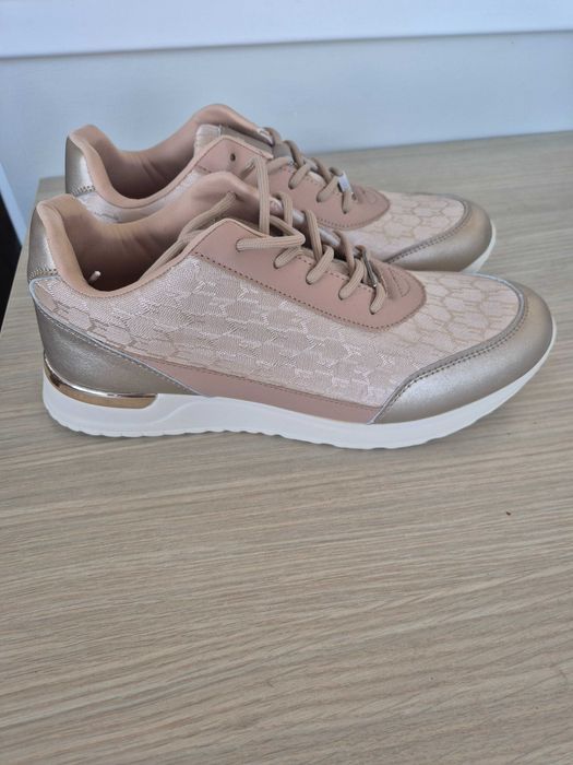 Сникърси Mohito