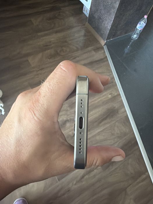 Продавам iphone 15 pro 128 gb silver