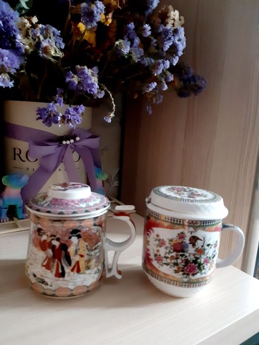 Чайные чашки. Селёдочница. Салатницы