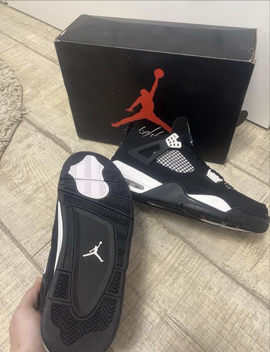 Papuci Jordan 4 Retro