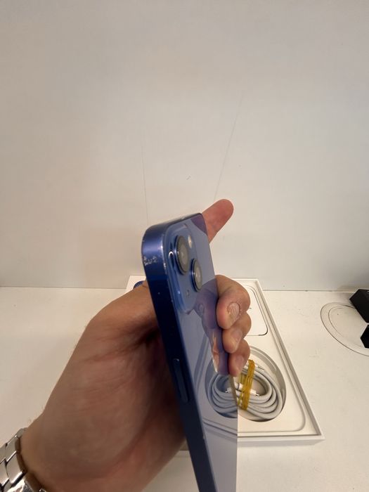 Продам айфон 13 память 128гб