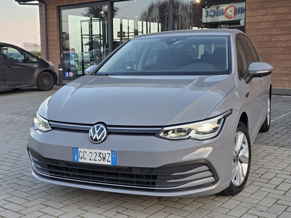 Volkswagen Golf 8 2.0tdi 150cp automatik Cockpit/Navi/Distronic/IQ Led
