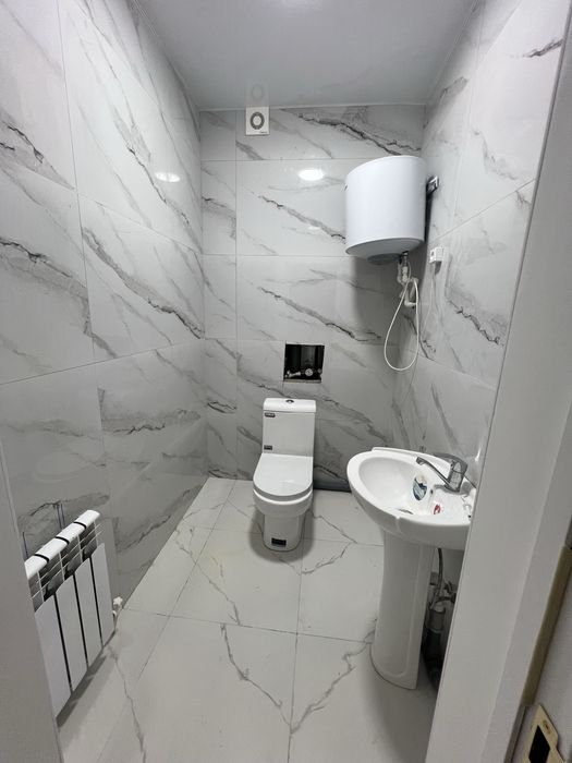 Навои шахардан 3 хоналик  квартира сотилади  7 этаж. 137 квадрат метр