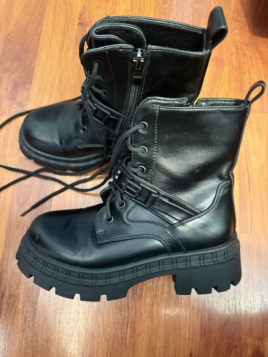 Продам осенние ботинки