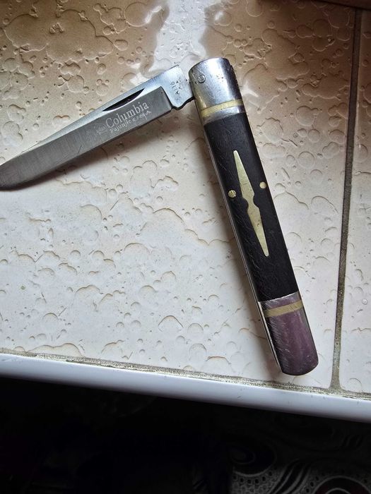 Продавам три джобни ножчета.