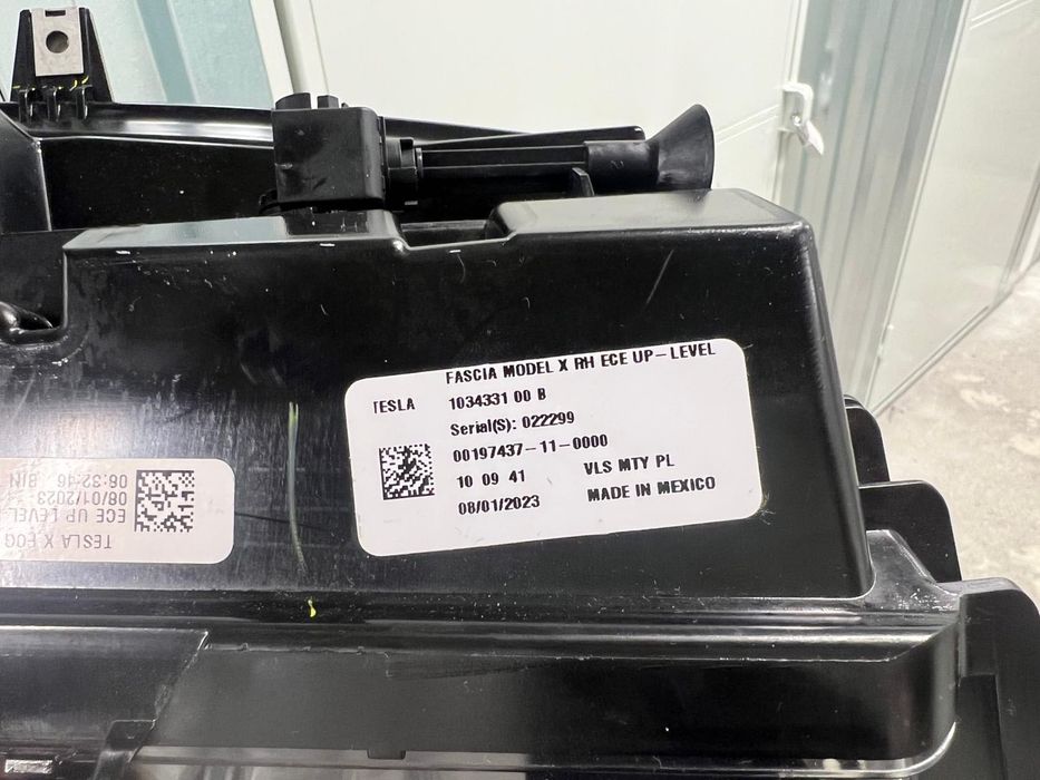 Фарове за Тесла различни видове