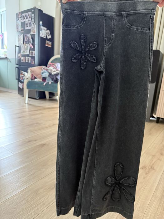 Pantaloni H&M marimea 140