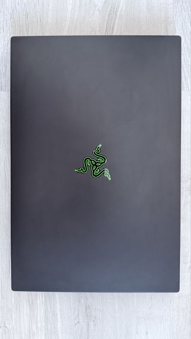 Razer Blade 15 RTX GTX 1060 Max-Q Intel Core i7-8750H 2.20GHz 16GM RAM