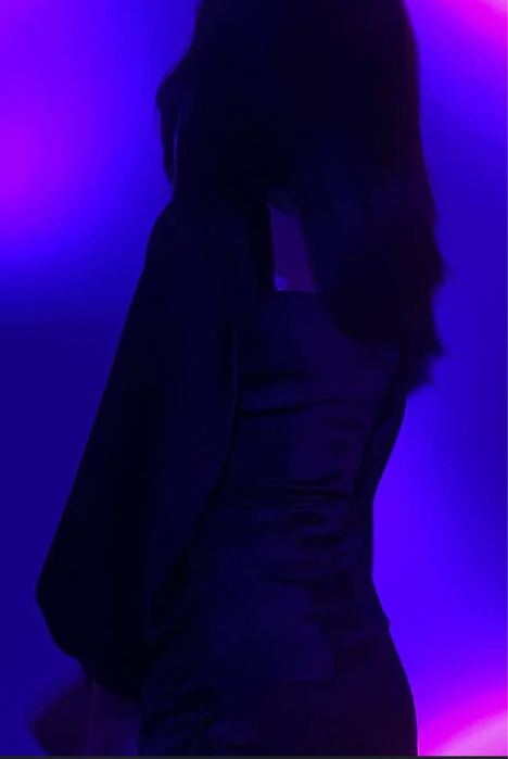 Платье черное ,вечернее с вырезом