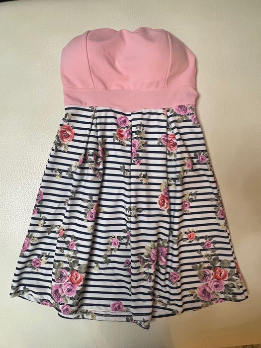 Къса розова рокля без презрамки