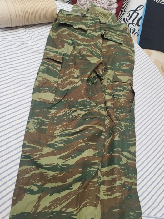Камуфлажни панталони НОВИ,якета комплект  с елек и качулка ,Ризи
