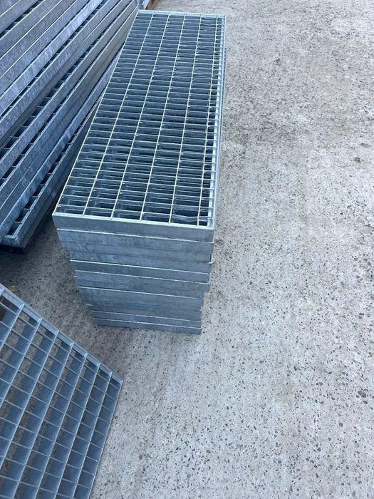 Trepte zincate galvanizate