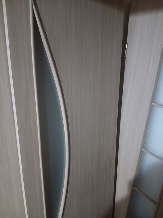 Продам двери межкомнатные б/у