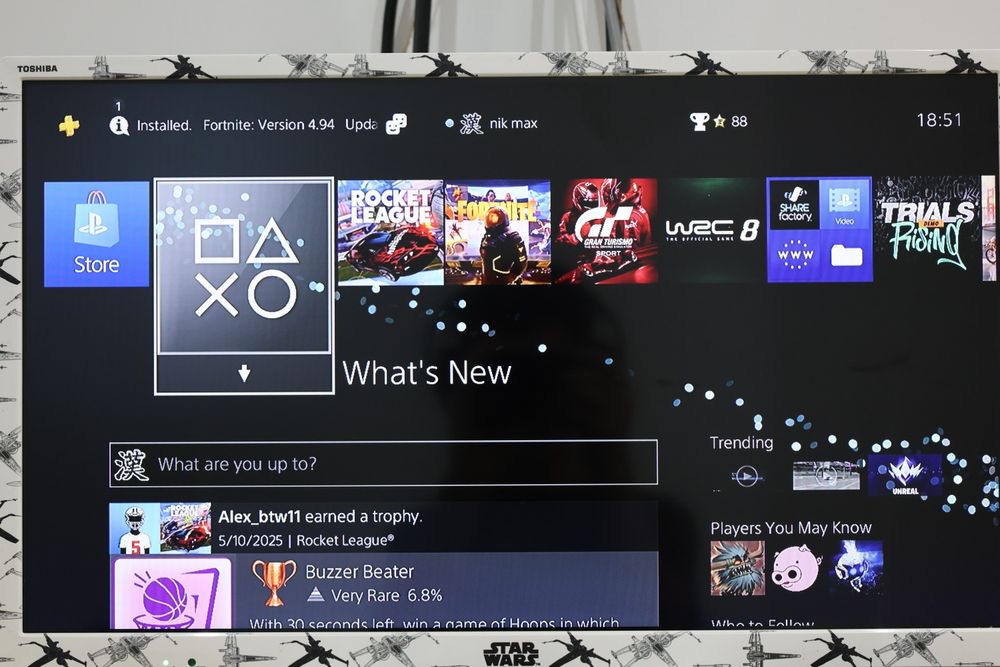 PS4 Slim 1TB - Два джойстика +5 игри