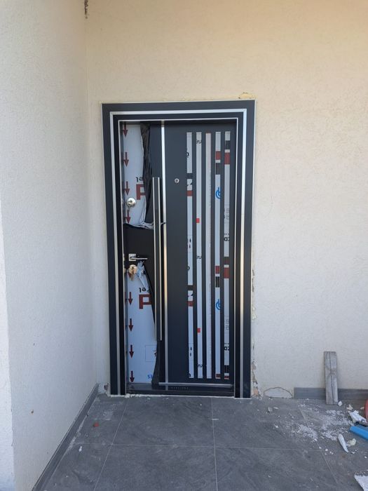 Montaj usi metalice si tamplarie pvc deblocari usi