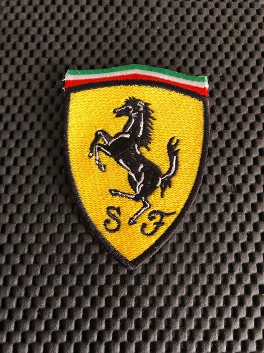 Шеврон нашивка "Ферарри"