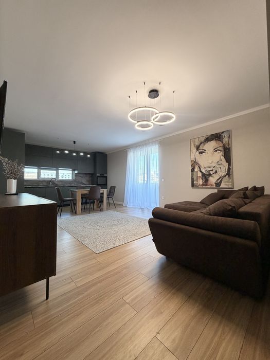 Vand apartament 2 camere , zona BMW , langa viitorul  Spital Regional , complet mobilat, utilat .
