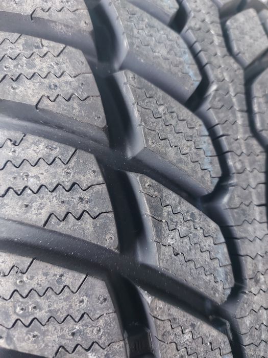 Гуми зимни 265/75R16 нови