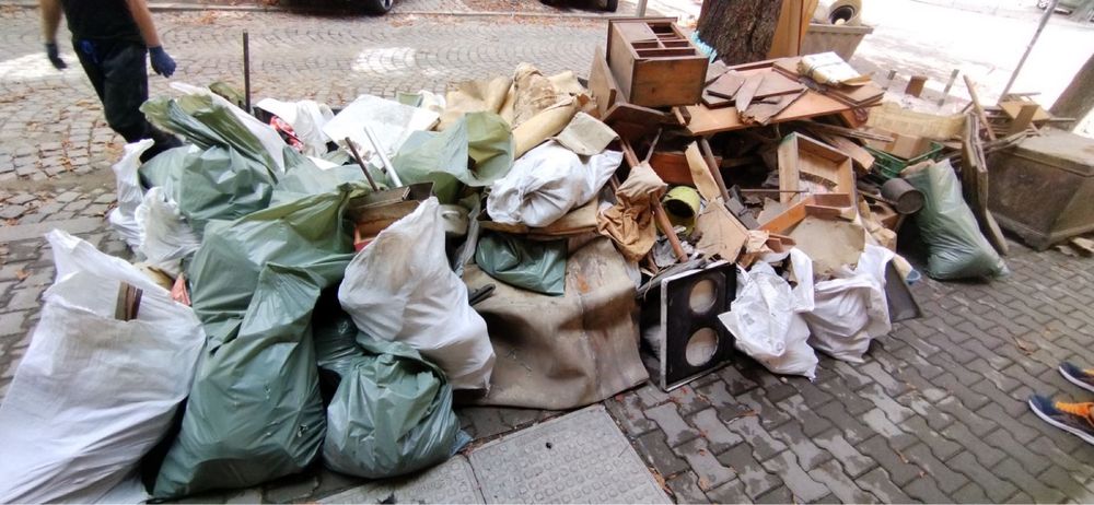 Транспортни услуги Хамали Пловдив , Почистване на тавани и мазета