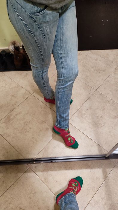 Няколко чифта дамски дънки и панталони