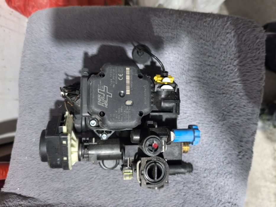 Vând piese centrala termica ariston cares premium