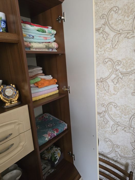Продам стенку и диваны