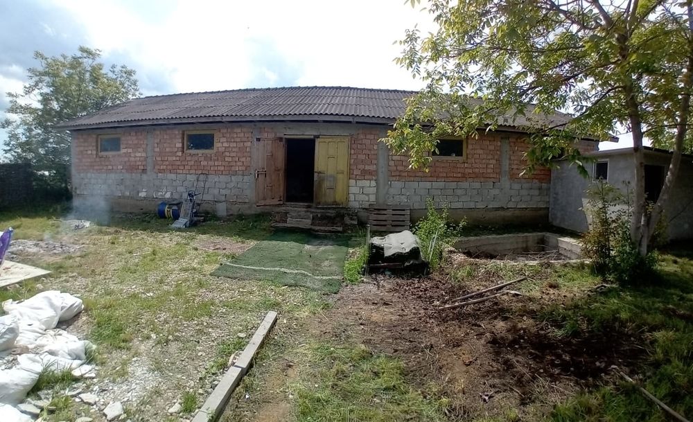 Persoana fizica dau in chirie teren plus cladire