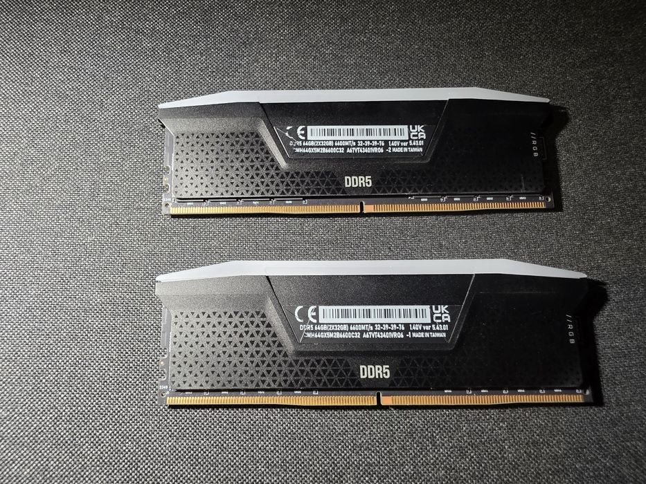2x32GB  Corsair Vengeance RAM DDR5 CL6600 64GB RGB