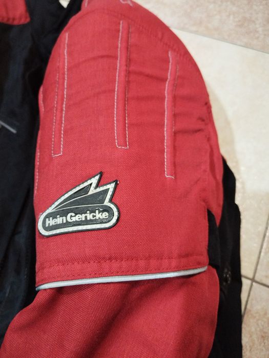 Моториско яке, не е носено никога, просто е купено и седи в гардероба.