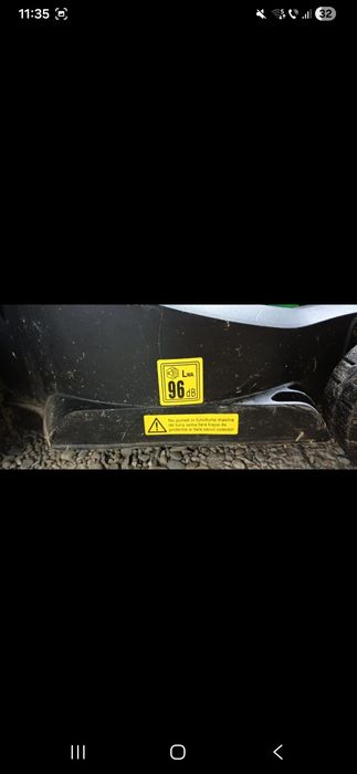 Masina de tuns iarba