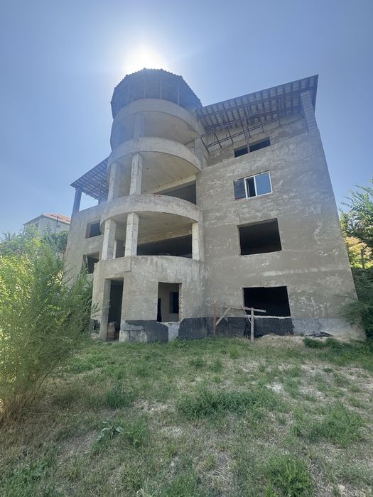 Продам дом. Находится по верхней трассе возле поворота на Каскелен.