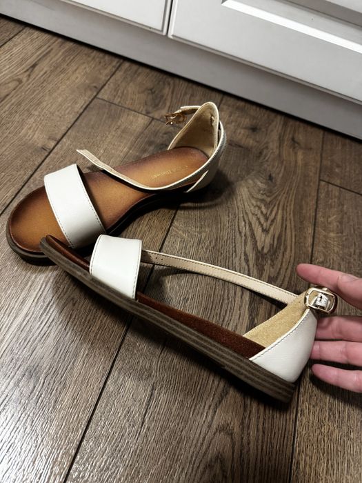 Sandale marimea 35