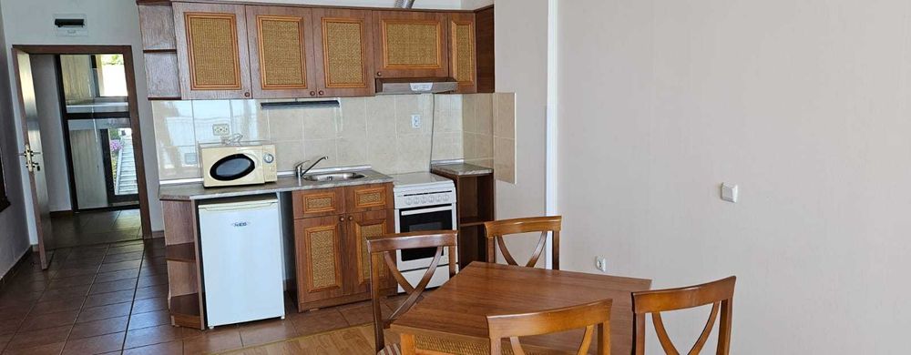 Просторен двустаен апартамент с морска панорама, Първа линия