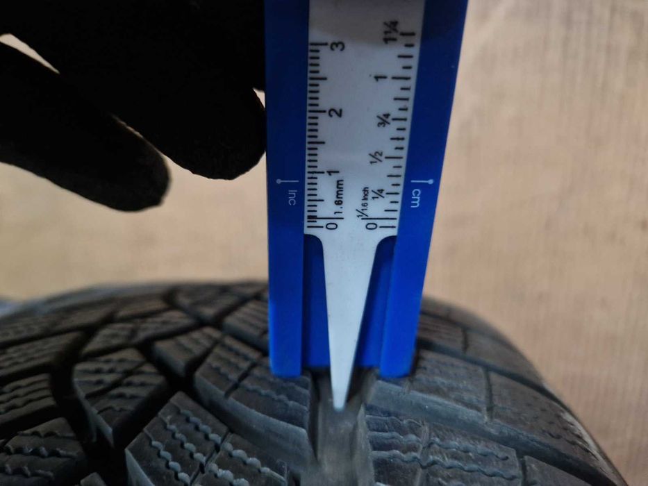 2 Goodyear R17 235/50
зимни гуми
DOT4319