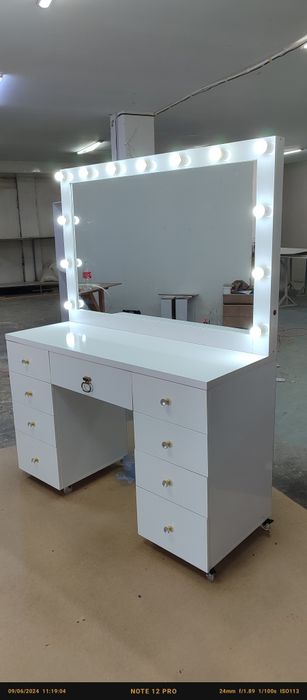 Зеркала посетной туалетне стол