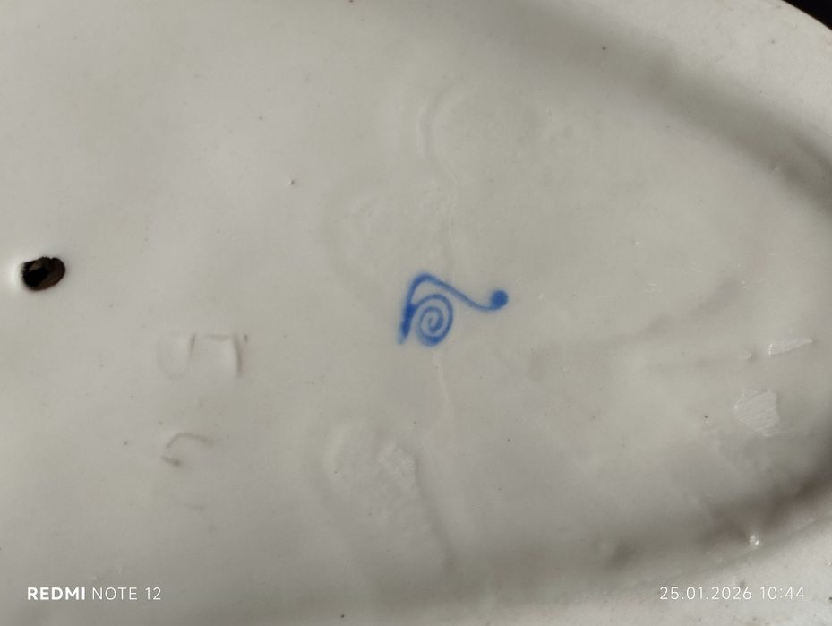 Статуэтка Девушка с ромашкой.Гадание