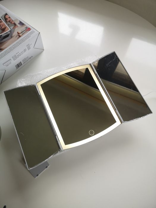 3-в-1 LED козметичен органайзер със сгъваемо огледало, InnovaGoods