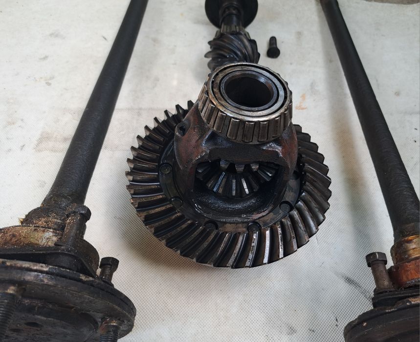 Диференциал и полуоски за " Волга ГАЗ-24"