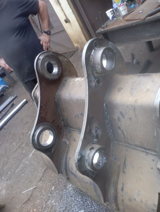 Reparatii Utilaje Hidraulice,alezari profesionale,bucsi bolțuri la Comanda