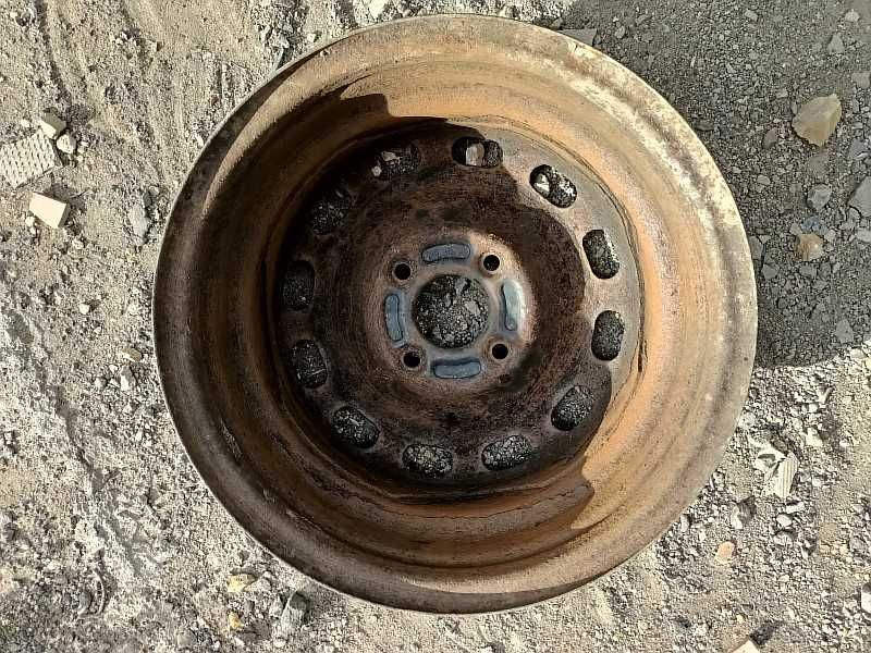 Продам ОДИН оригинальный металлический диск на Ford