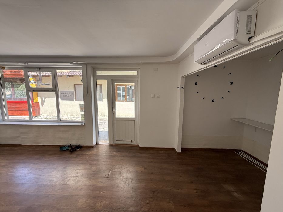 Spatiu comercial in TG. BUJOR